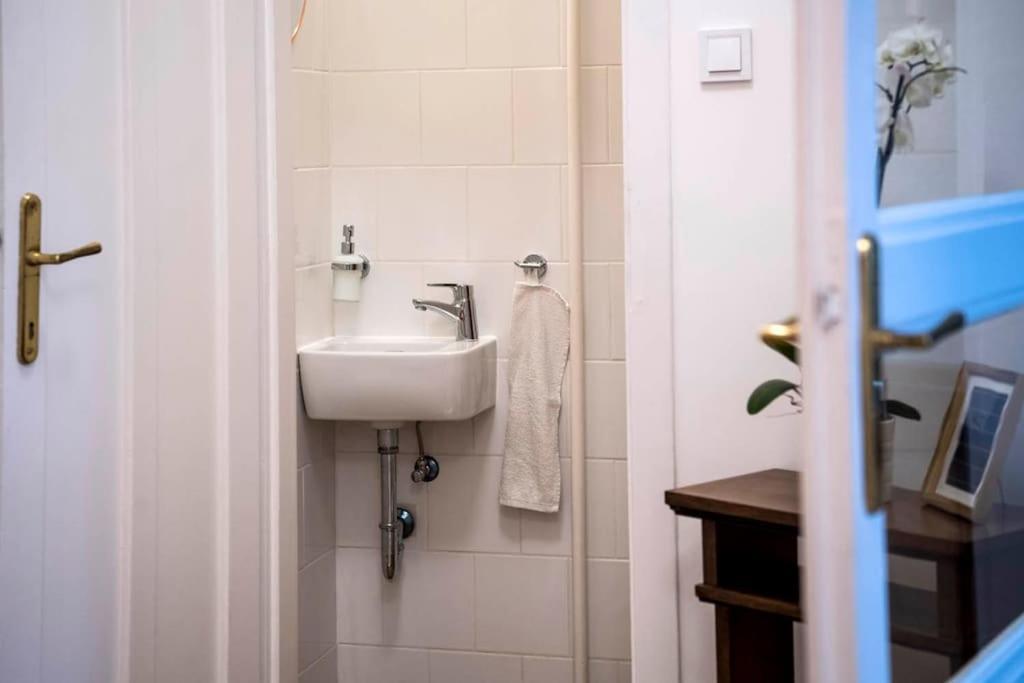 Gorgeous Flat Right Near The City Center 부다페스트 외부 사진